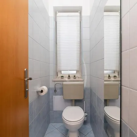 Spacious In The Center-aspalathos * Split