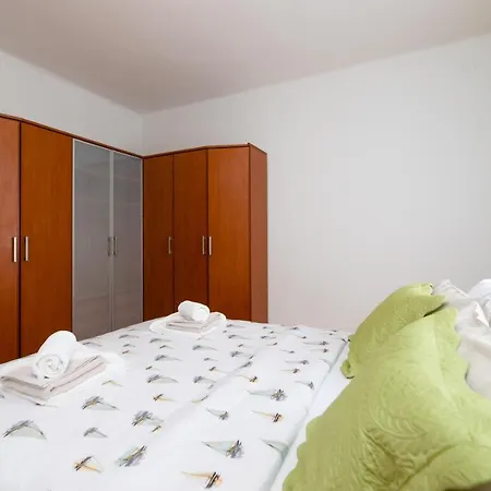 Spacious In The Center-aspalathos Apartment *